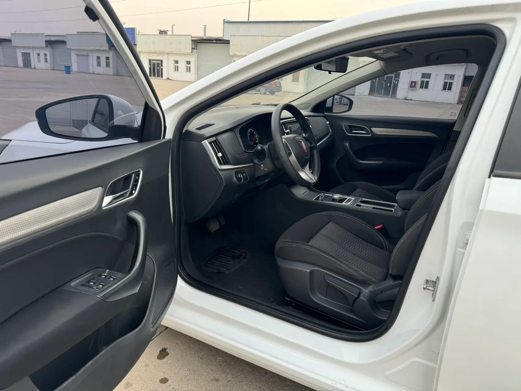 2017 ROEWE I6 thumbnail 4