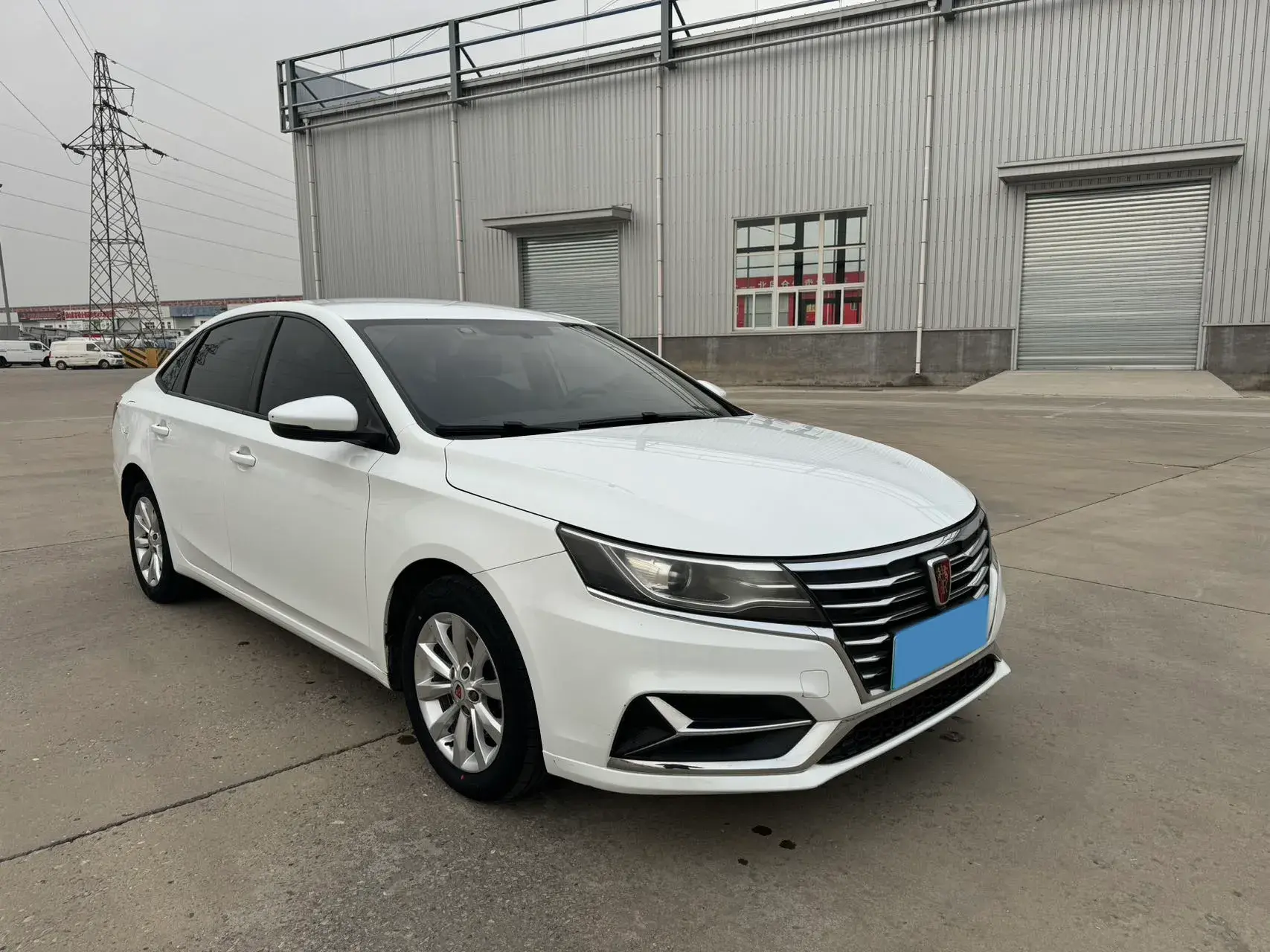 2017 ROEWE I6 thumbnail 3