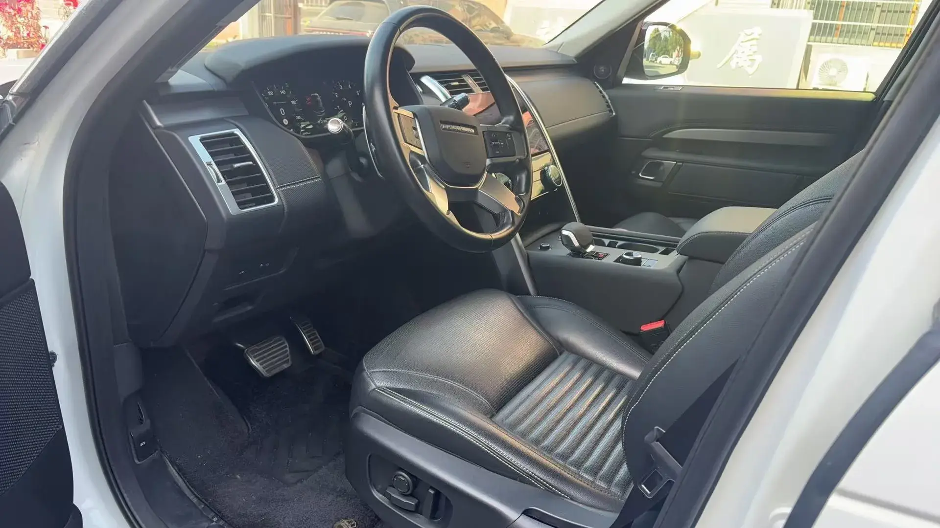 2021 LAND ROVER thumbnail 4