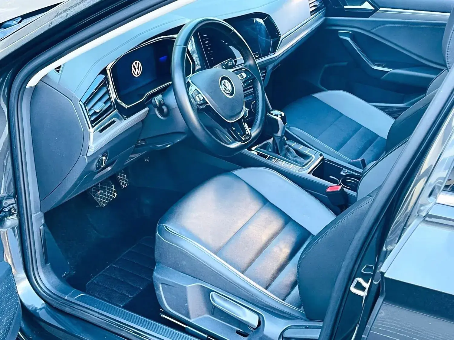 2022 VOLKSWAGEN SAGITAR thumbnail 4