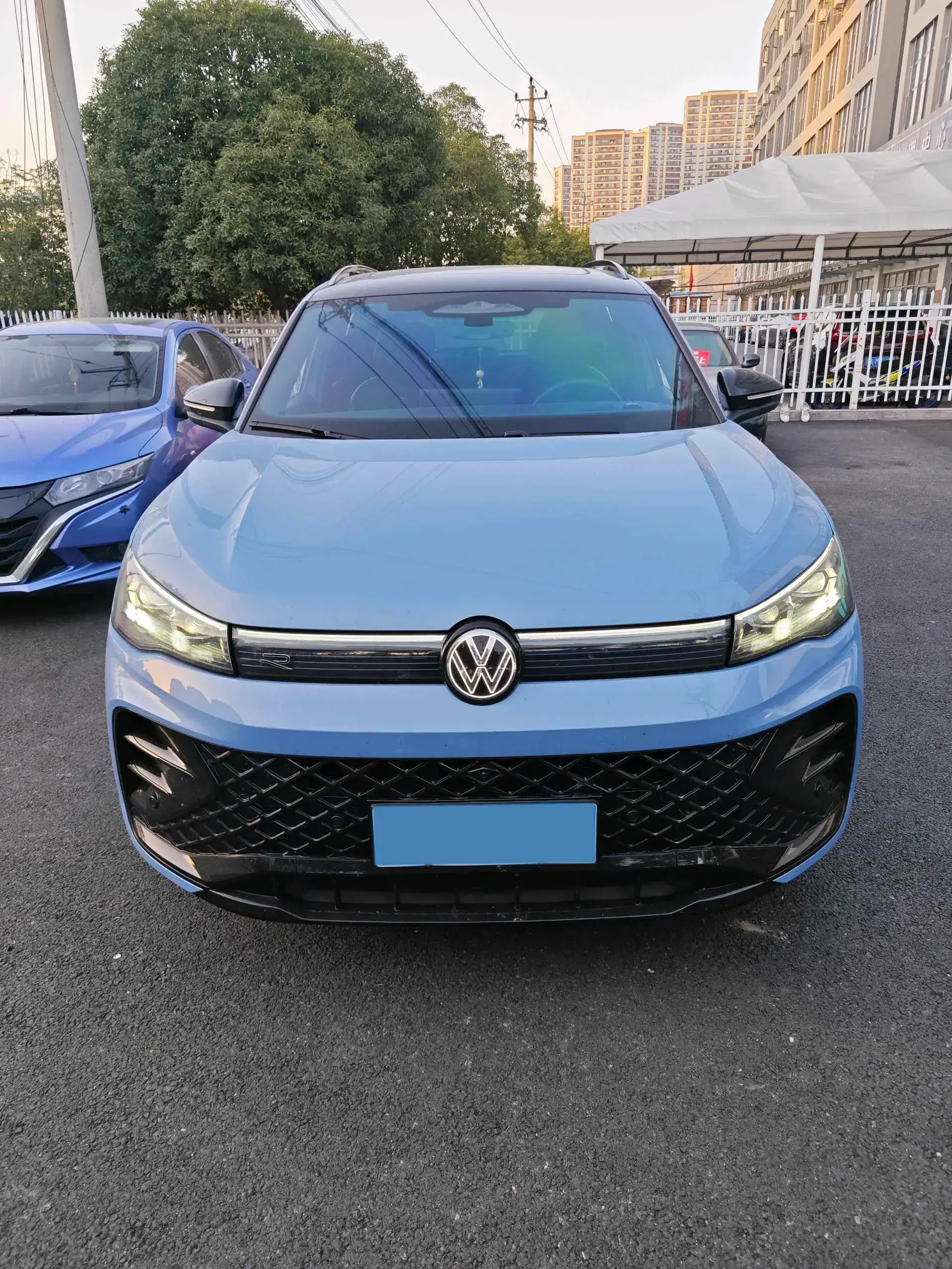 2024 VOLKSWAGEN TIGUAN thumbnail 2