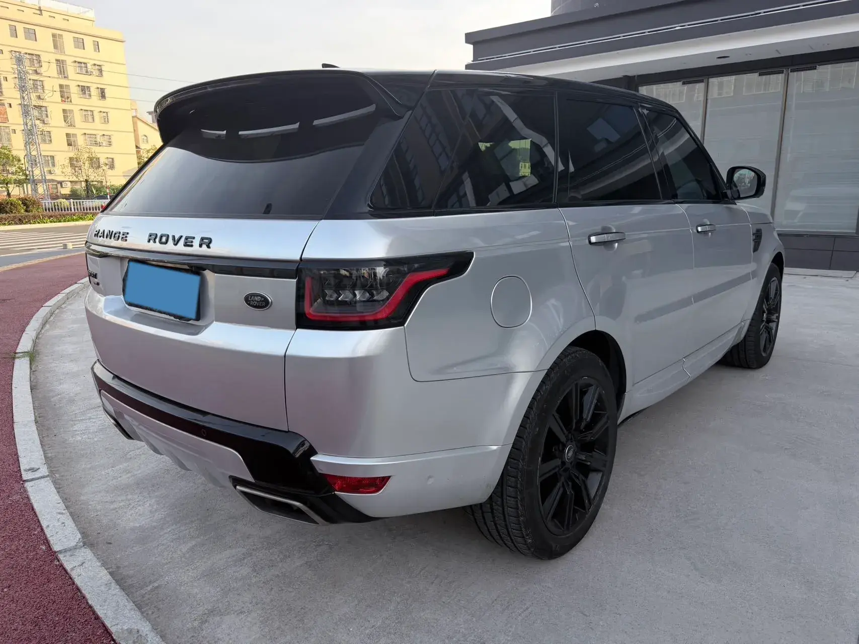 2021 LAND ROVER thumbnail 4
