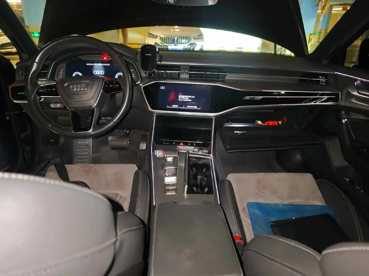 2023 Audi A6L 2.0T 190HP L4 7DCT,autocango,china used car exporter,china ev exporter,chinese used car exporter,chinese used ev exporter