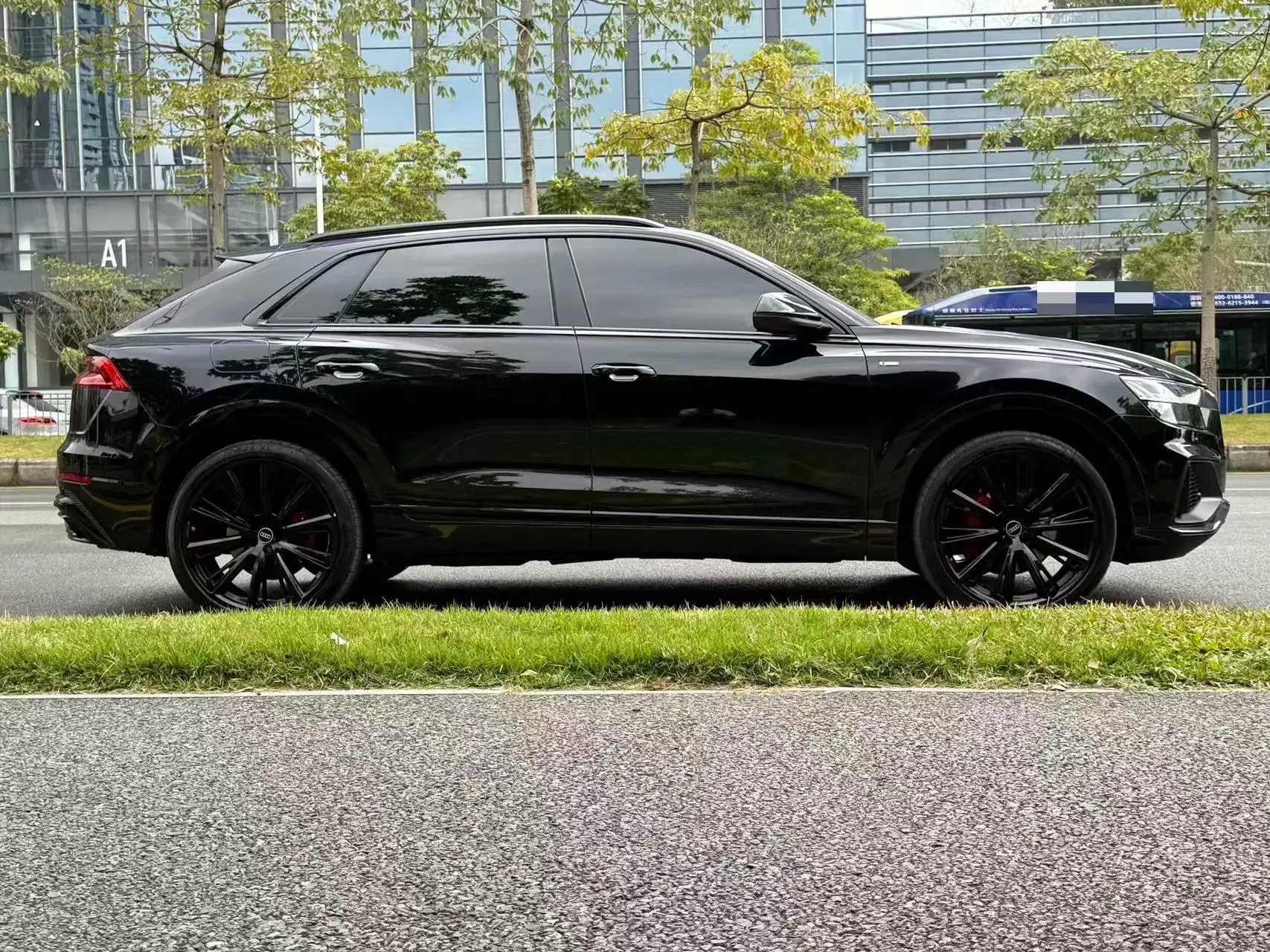 2021 AUDI Q8 thumbnail 3