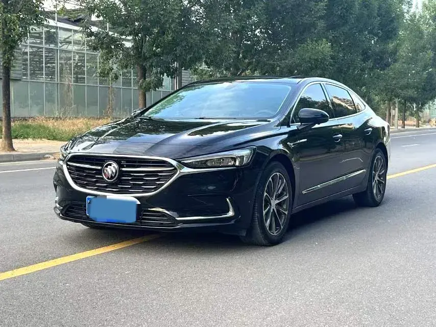 2020 BUICK LARCOSSE view 1