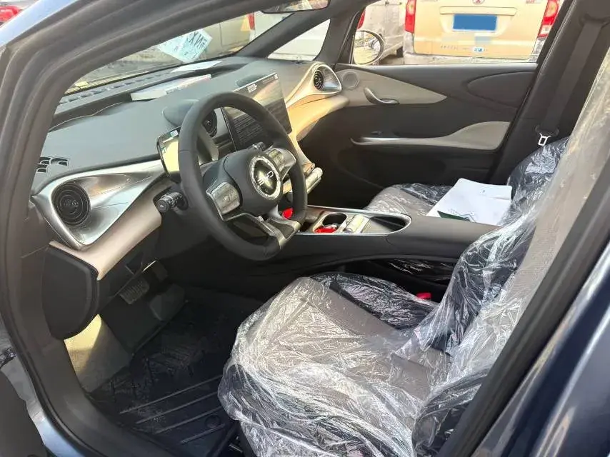 2025 BYD DOLPHIN thumbnail 3