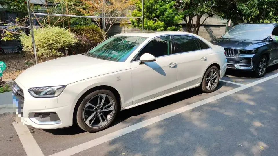 2020 AUDI A4L view 1
