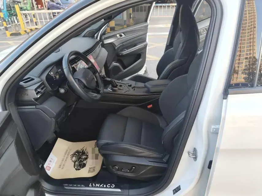 2022 LYNK&CO 01 thumbnail 4