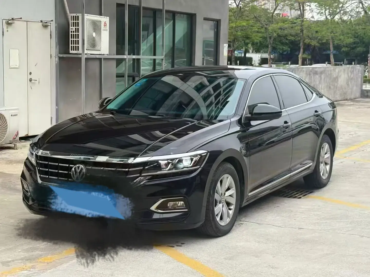 2019 VOLKSWAGEN PASSAT view 1