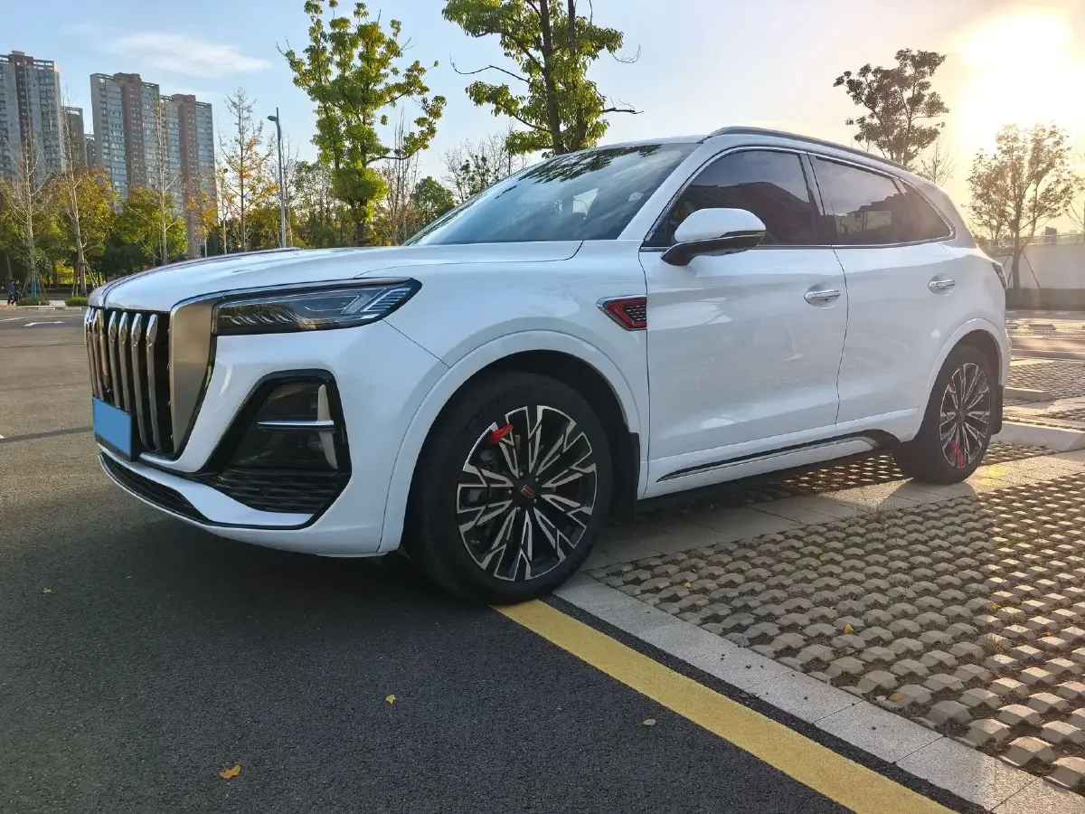 2023 HongQi HS5 2.0T 252HP L4 8AT