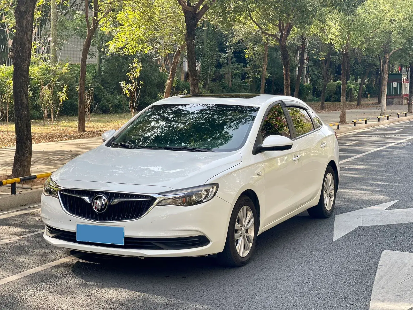 2021 BUICK EXCELLE view 1