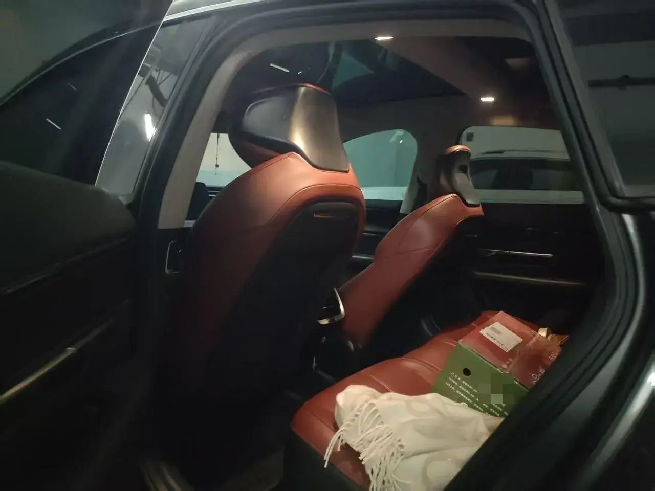 2022 XPENG P7 thumbnail 3