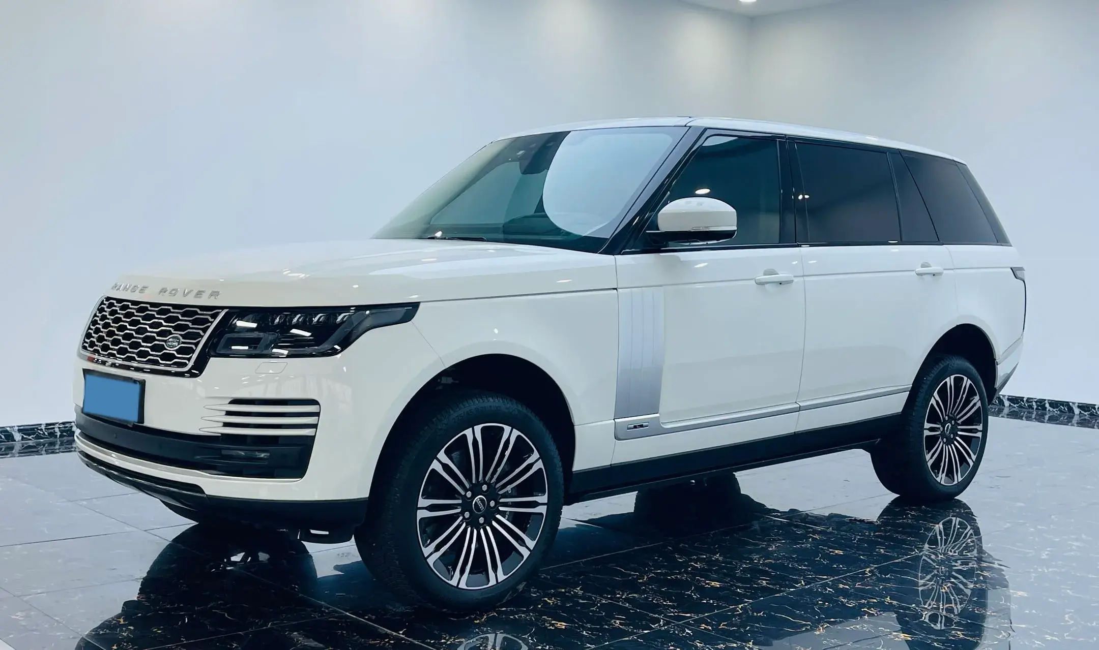 2020 LAND ROVER view 1