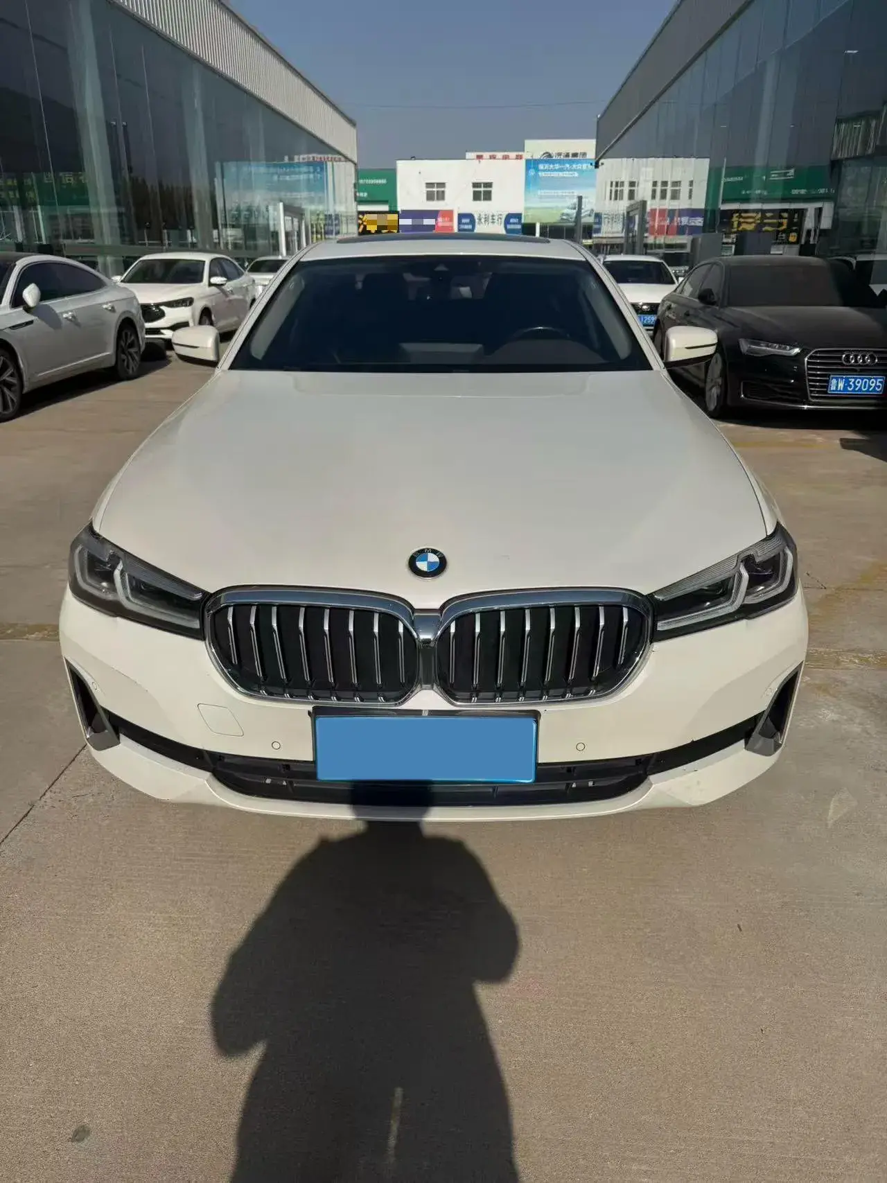 2021 BMW 5 thumbnail 2