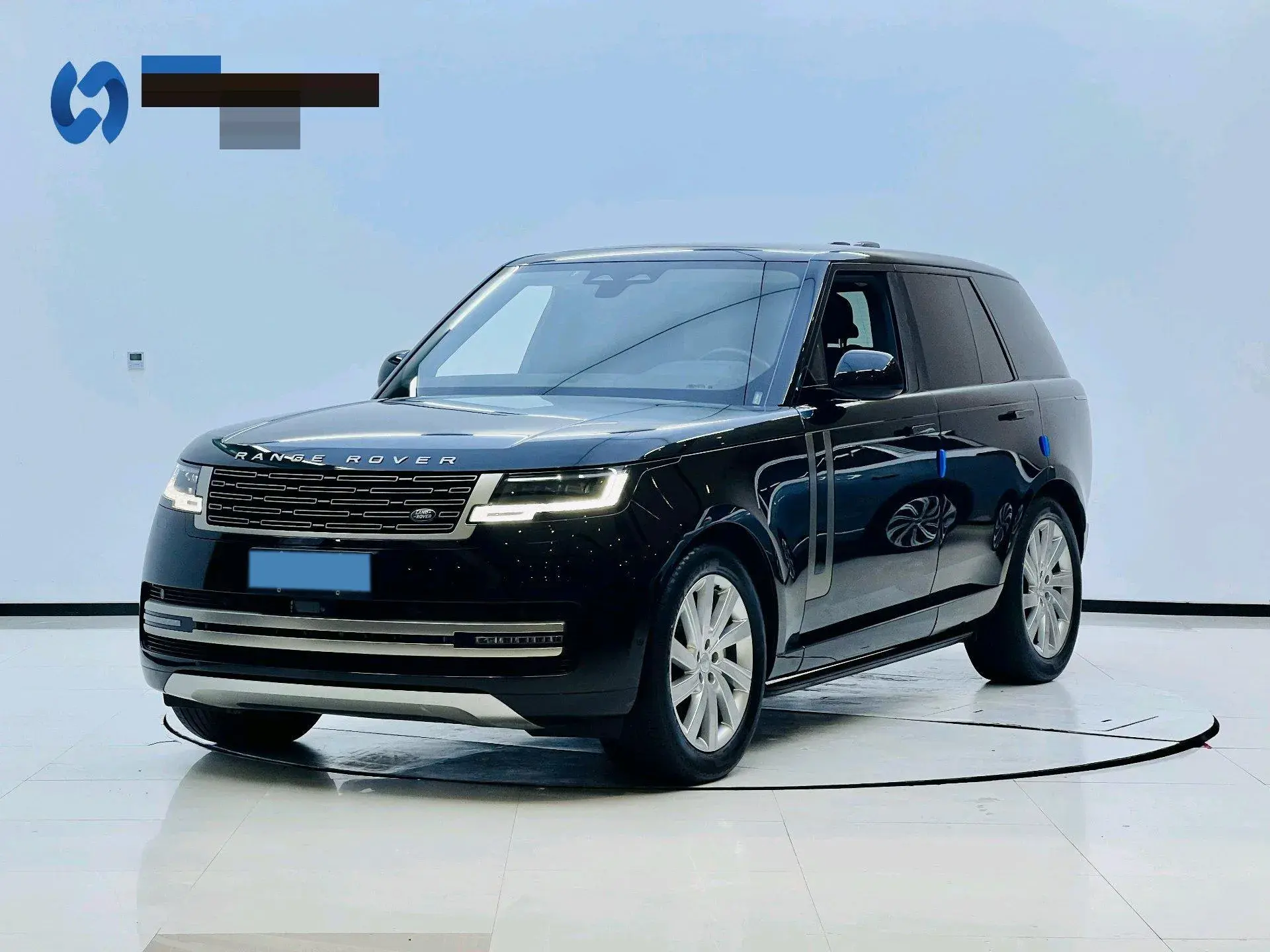 2023 LAND ROVER view 1