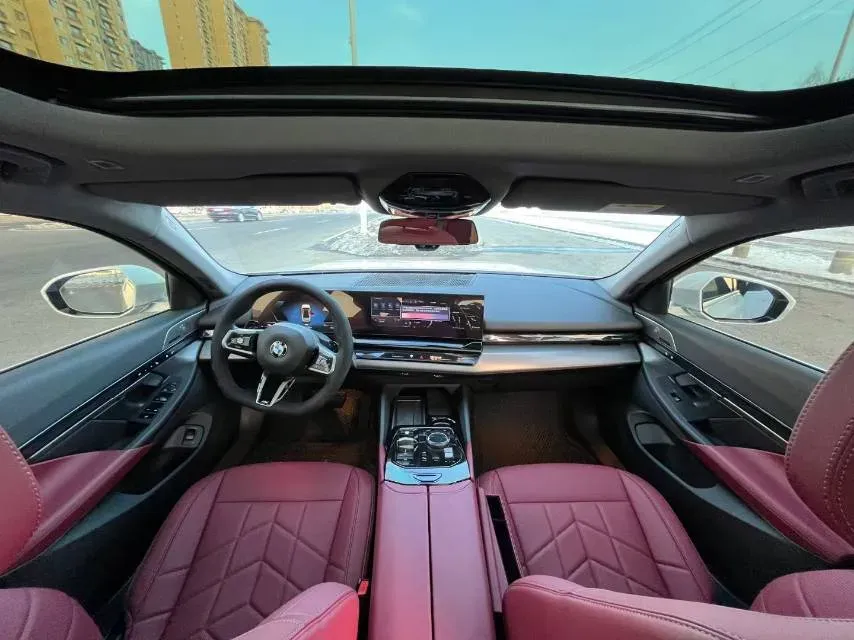 2025 BMW 5 Series 2.0T 258HP L4 8AT,autocango,china used car exporter,china ev exporter,chinese used car exporter,chinese used ev exporter