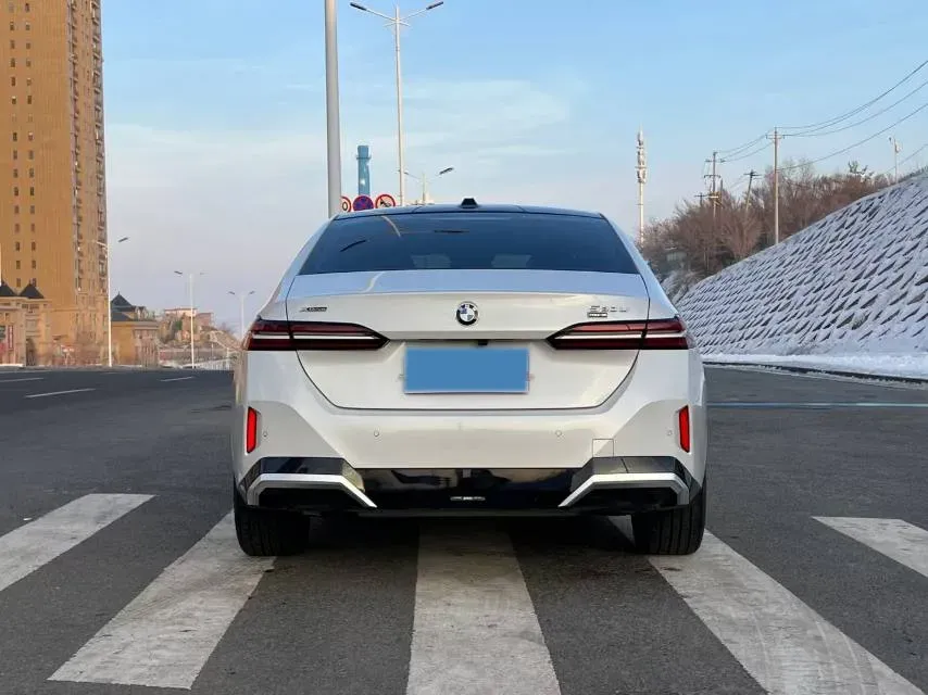 2025 BMW 5 Series 2.0T 258HP L4 8AT,autocango,china used car exporter,china ev exporter,chinese used car exporter,chinese used ev exporter