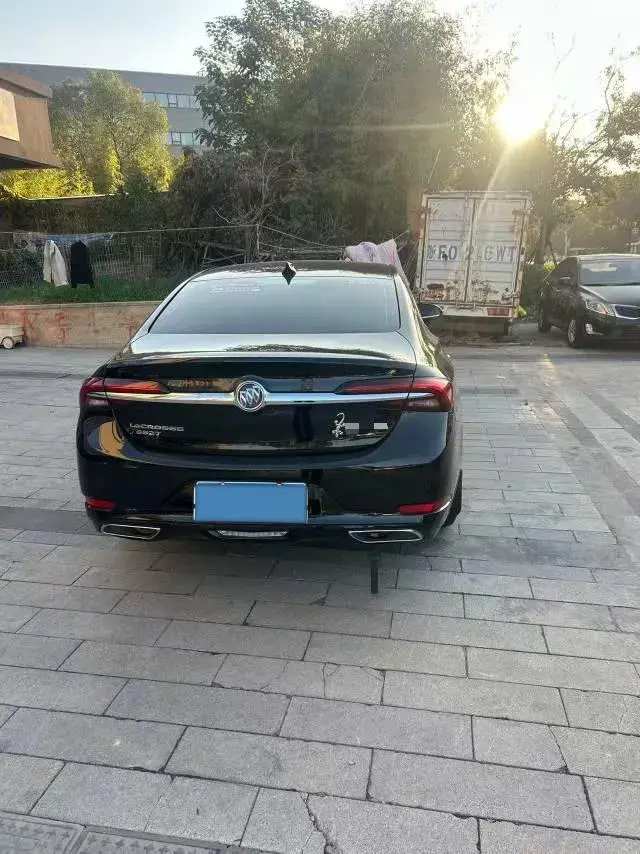 2020 BUICK LARCOSSE thumbnail 3