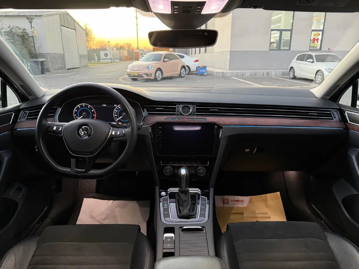 2019 Volkswagen Magotan 2.0T 186HP L4 7DCT,autocango,china used car exporter,china ev exporter,chinese used car exporter,chinese used ev exporter