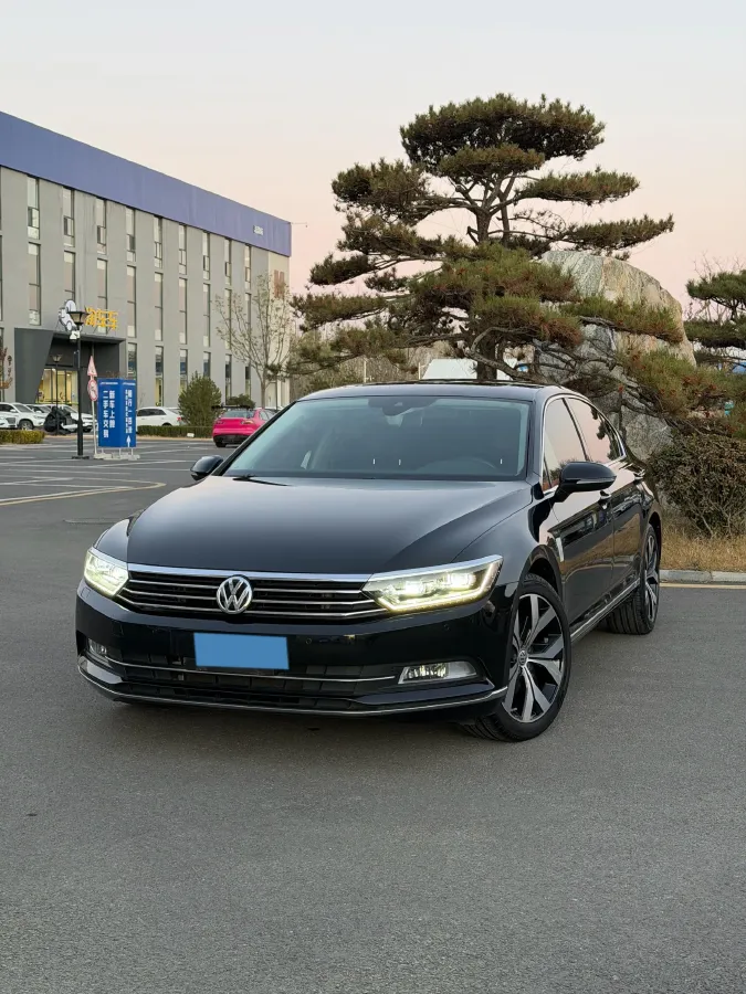 2019 Volkswagen Magotan 2.0T 186HP L4 7DCT,autocango,china used car exporter,china ev exporter,chinese used car exporter,chinese used ev exporter