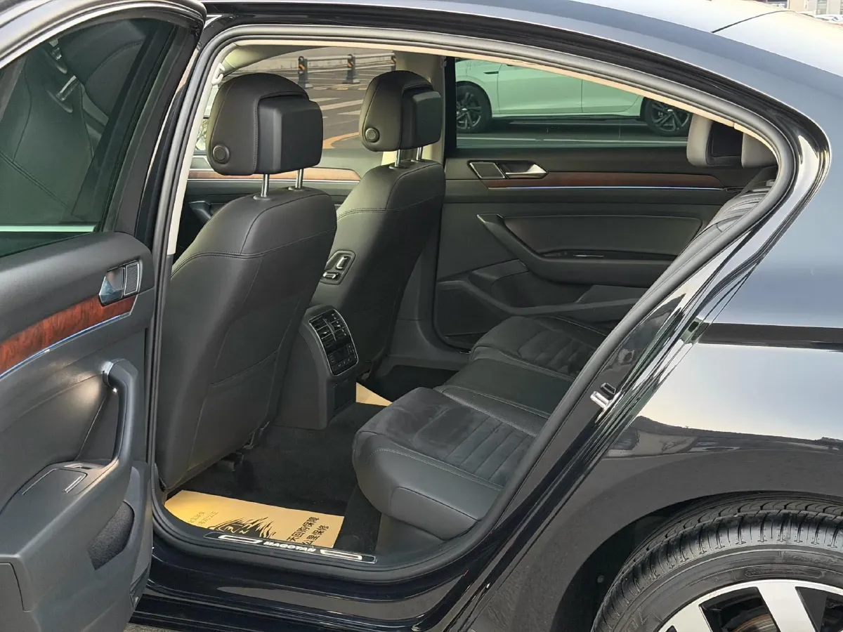 2019 Volkswagen Magotan 2.0T 186HP L4 7DCT,autocango,china used car exporter,china ev exporter,chinese used car exporter,chinese used ev exporter