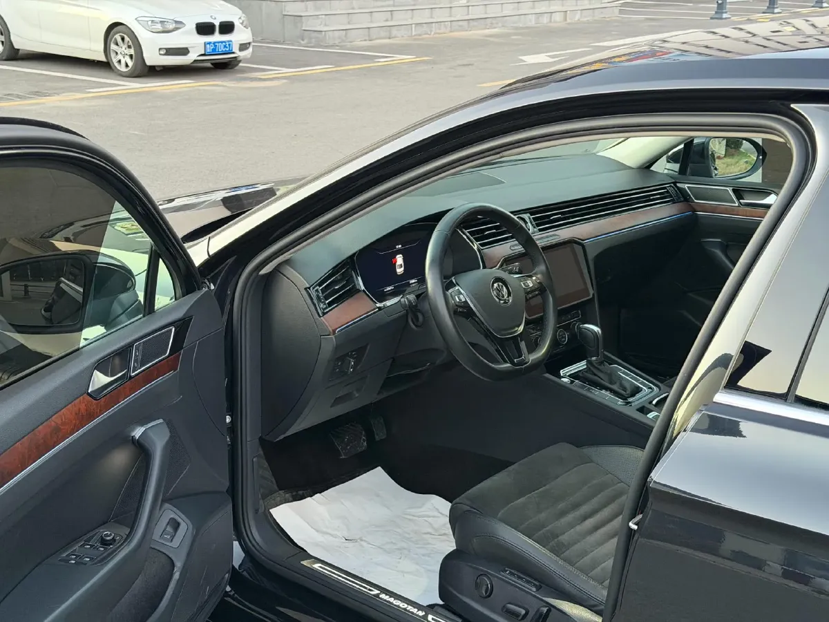 2019 Volkswagen Magotan 2.0T 186HP L4 7DCT,autocango,china used car exporter,china ev exporter,chinese used car exporter,chinese used ev exporter