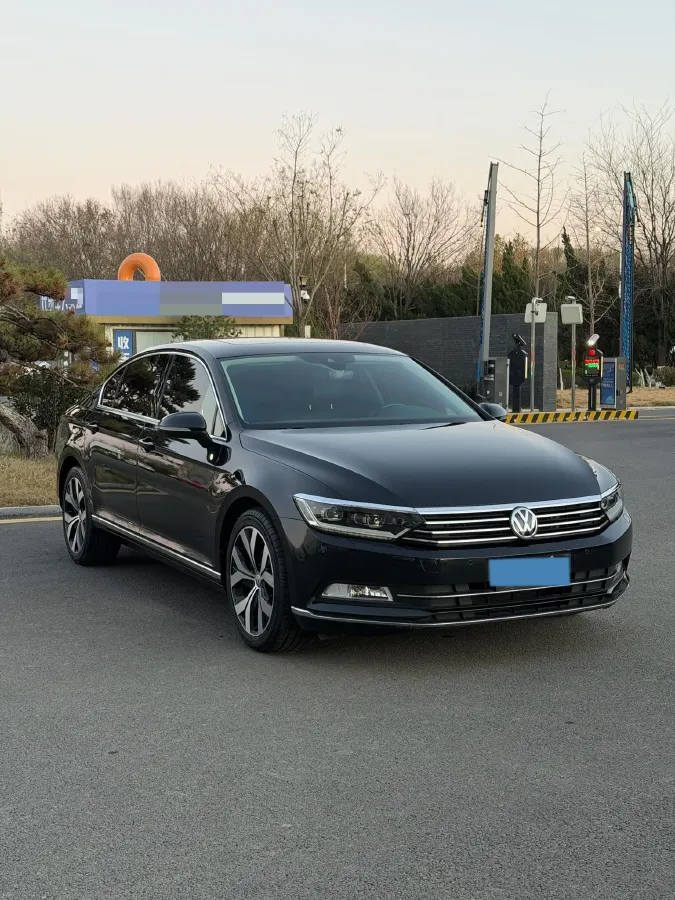 2019 Volkswagen Magotan 2.0T 186HP L4 7DCT,autocango,china used car exporter,china ev exporter,chinese used car exporter,chinese used ev exporter