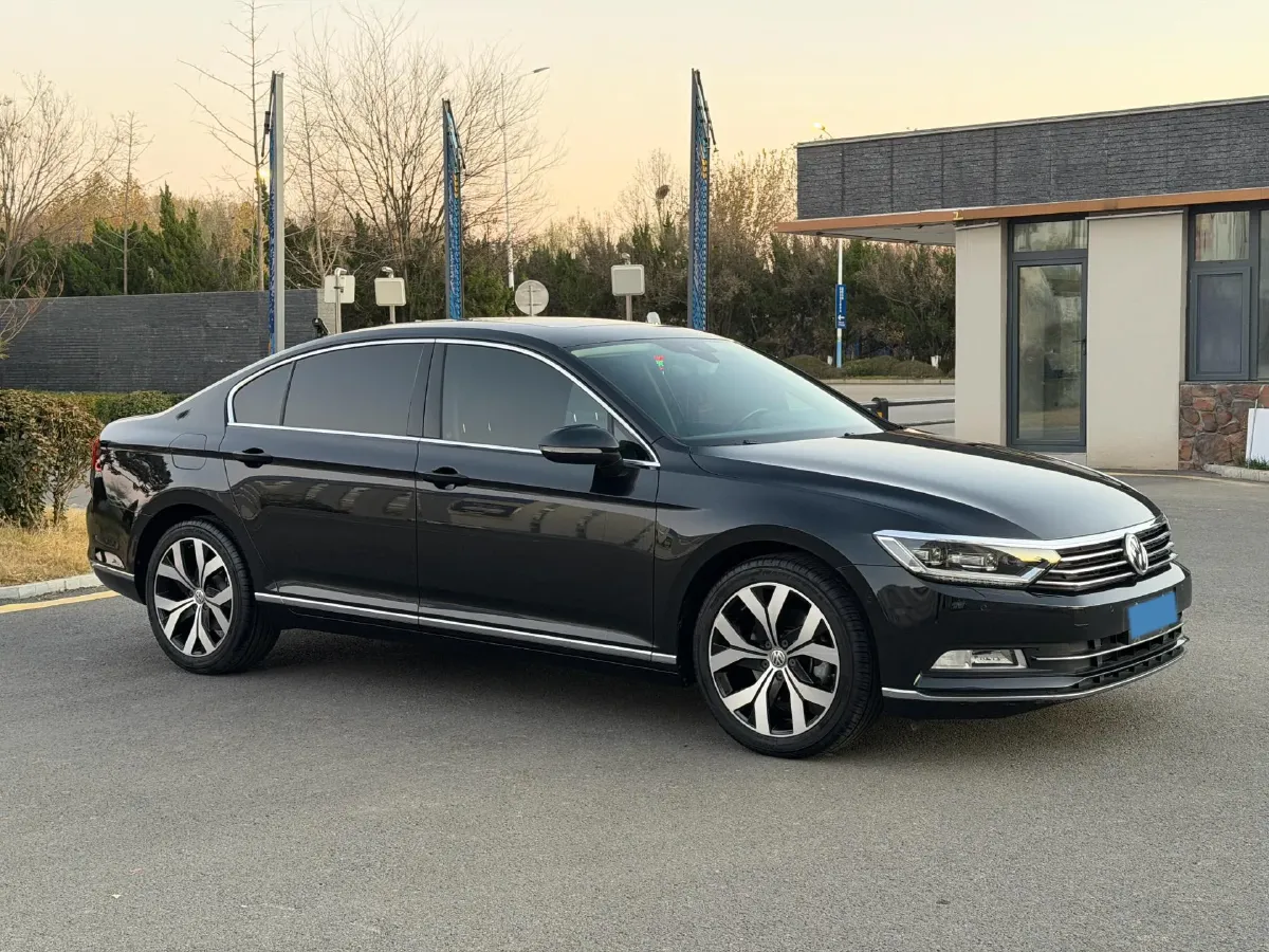 2019 Volkswagen Magotan 2.0T 186HP L4 7DCT,autocango,china used car exporter,china ev exporter,chinese used car exporter,chinese used ev exporter