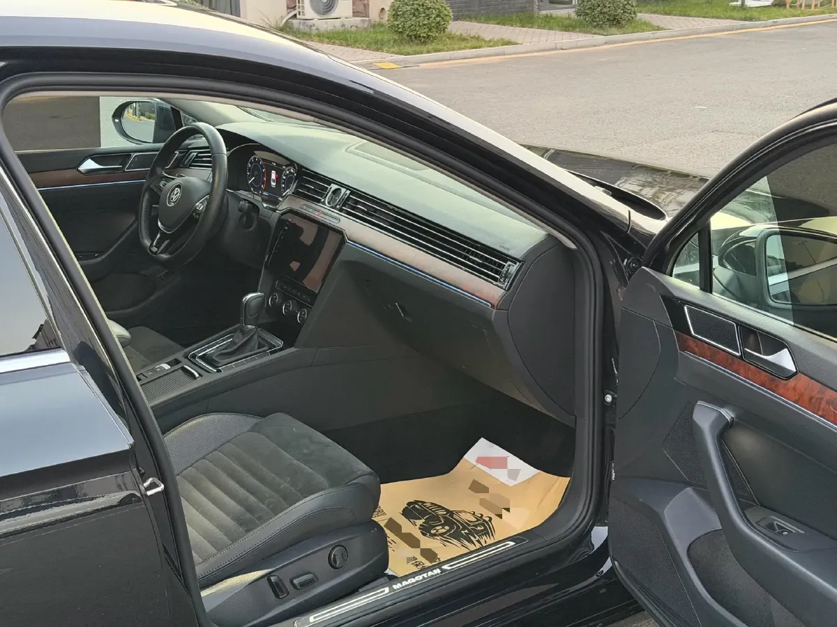 2019 Volkswagen Magotan 2.0T 186HP L4 7DCT,autocango,china used car exporter,china ev exporter,chinese used car exporter,chinese used ev exporter