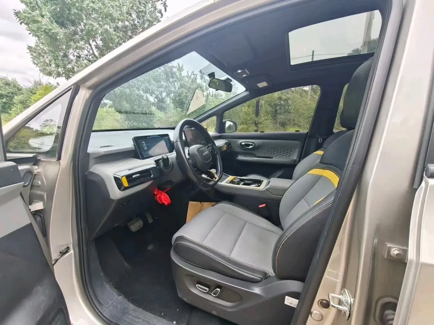 2023 AION Y thumbnail 4