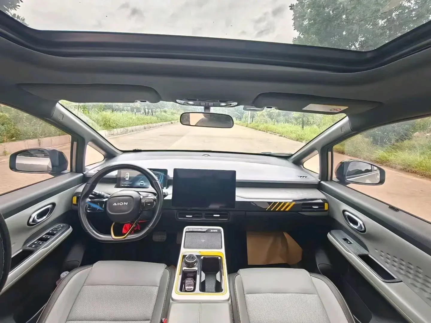 2023 AION Y thumbnail 3