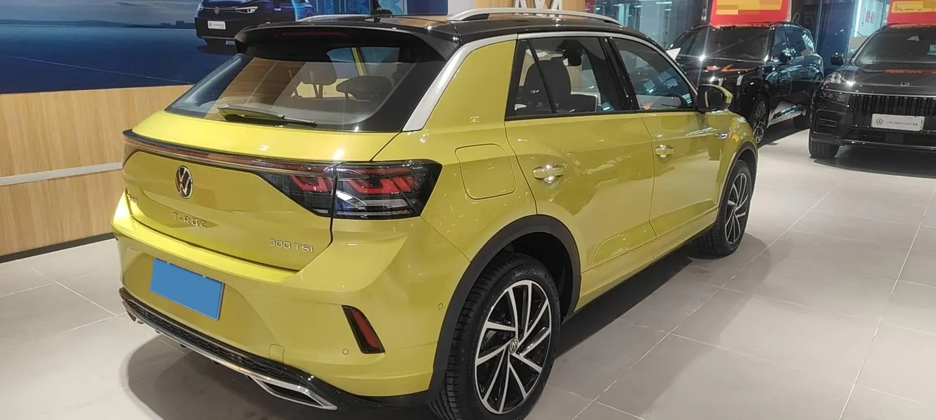 2023 VOLKSWAGEN T-ROC thumbnail 3