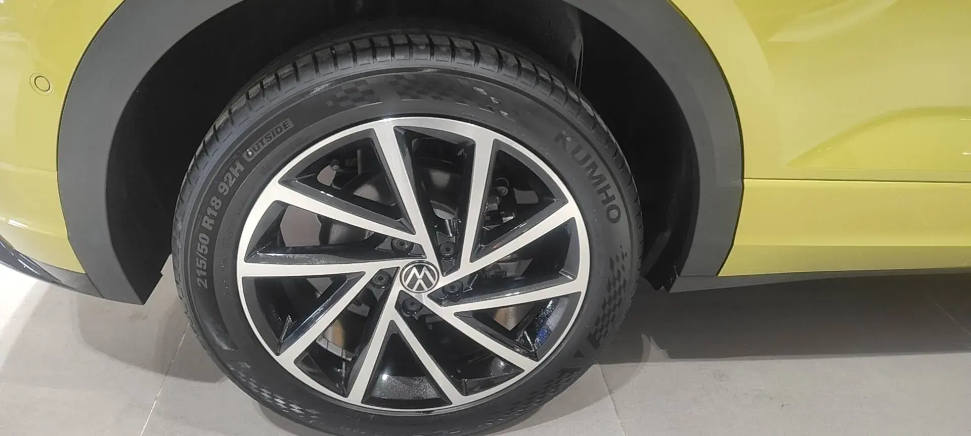 2023 VOLKSWAGEN T-ROC thumbnail 4