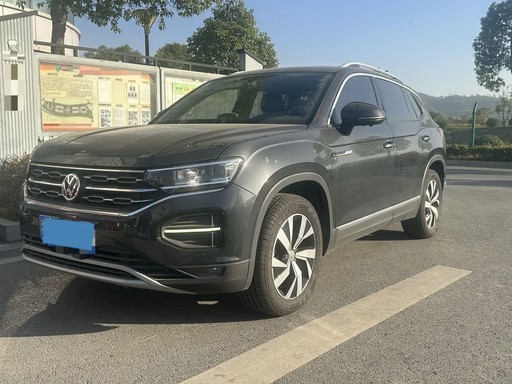 2020 VOLKSWAGEN TAYRON view 1