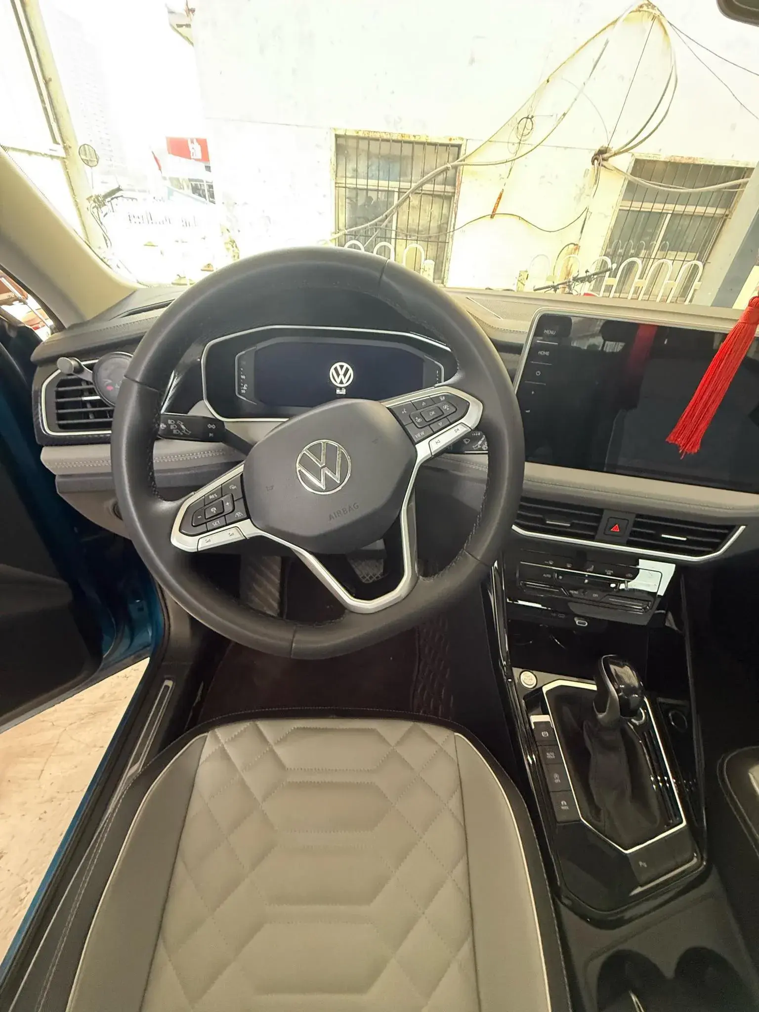 2023 VOLKSWAGEN TAYRON thumbnail 3