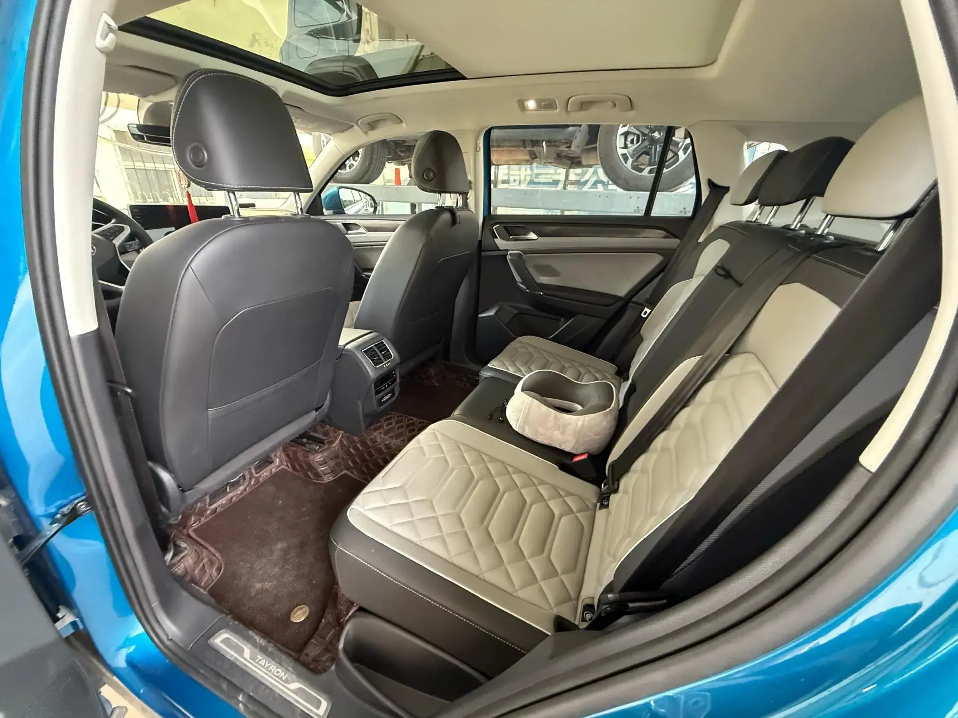 2023 VOLKSWAGEN TAYRON thumbnail 4