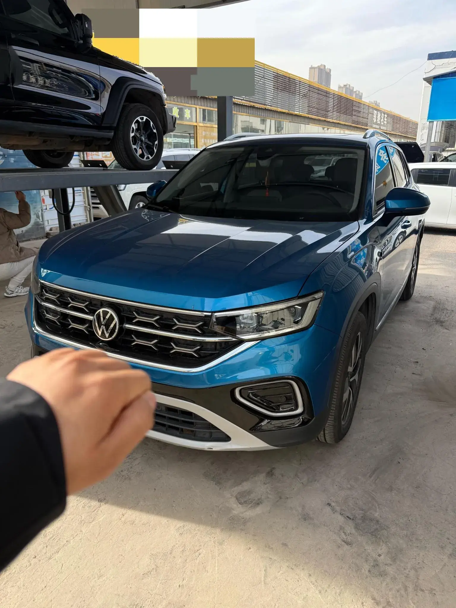 2023 VOLKSWAGEN TAYRON view 1