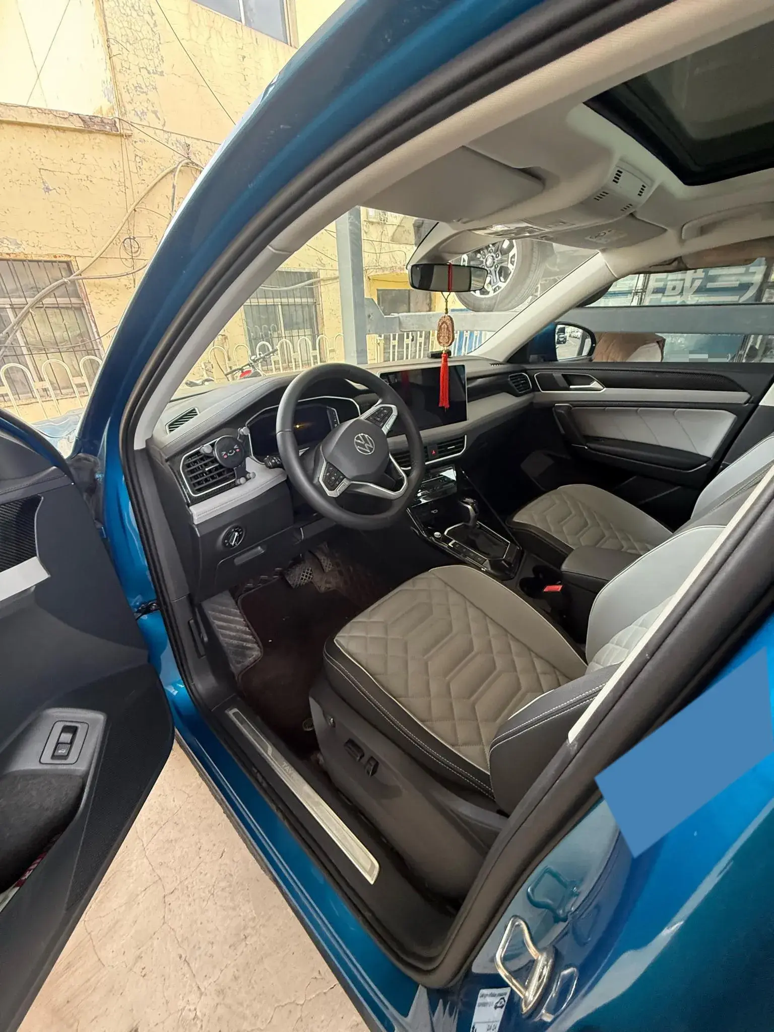 2023 VOLKSWAGEN TAYRON thumbnail 2