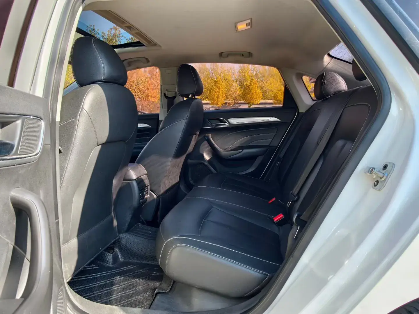 2019 ROEWE I6 thumbnail 2