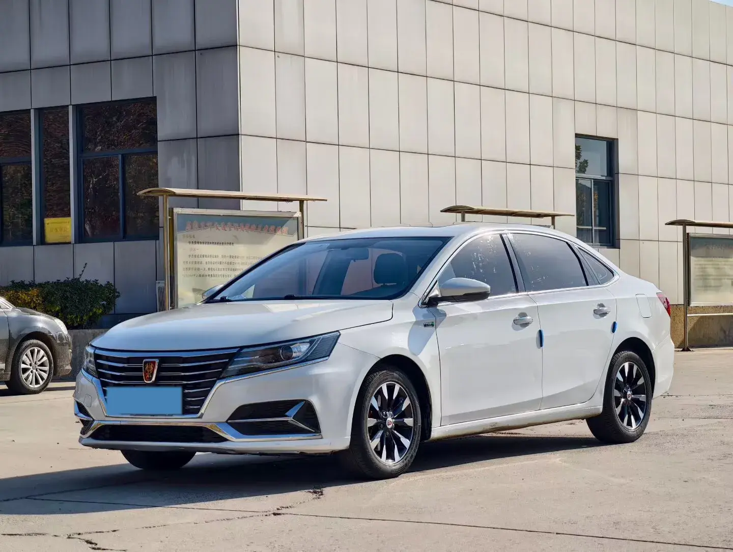 2019 ROEWE I6 view 1