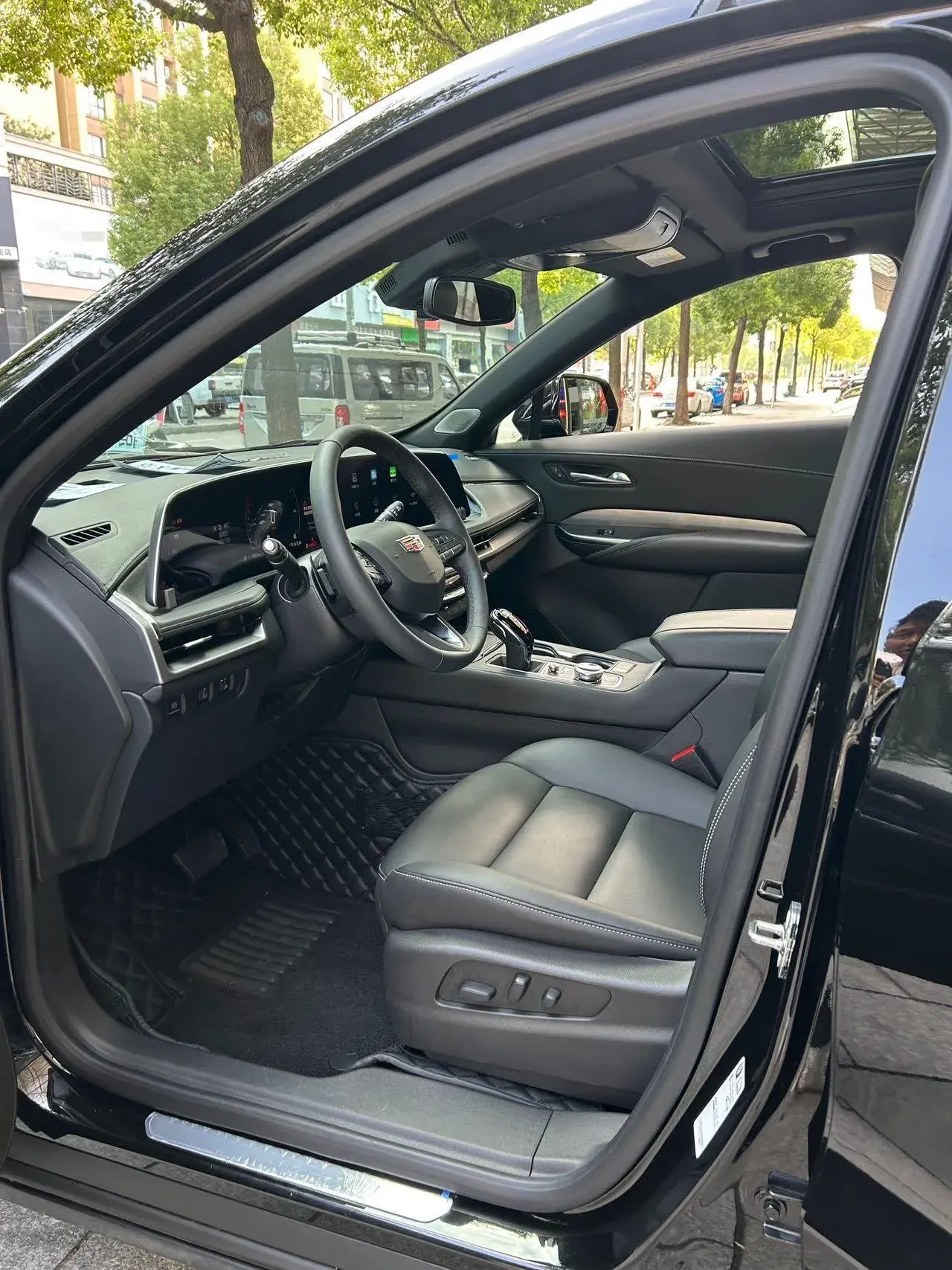 2024 CADILLAC XT4 thumbnail 4