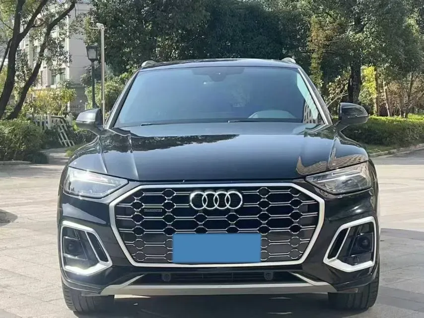 2022 Audi Q5L 2.0T 190HP L4 7DCT,autocango,china used car exporter,china ev exporter,chinese used car exporter,chinese used ev exporter