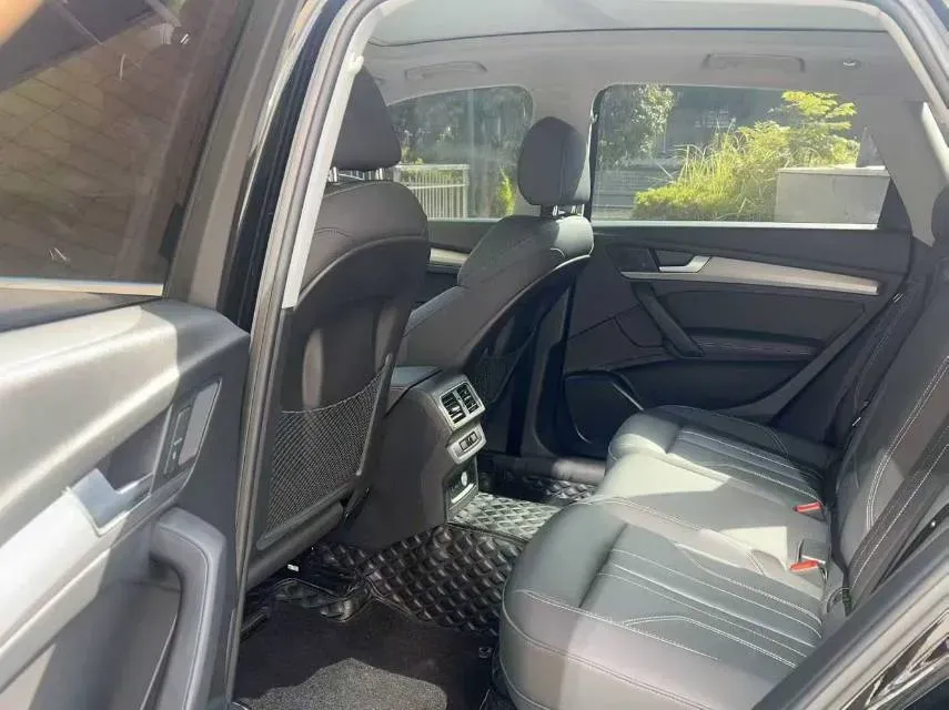 2022 Audi Q5L 2.0T 190HP L4 7DCT,autocango,china used car exporter,china ev exporter,chinese used car exporter,chinese used ev exporter