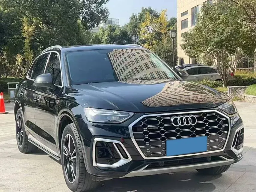 2022 Audi Q5L 2.0T 190HP L4 7DCT,autocango,china used car exporter,china ev exporter,chinese used car exporter,chinese used ev exporter