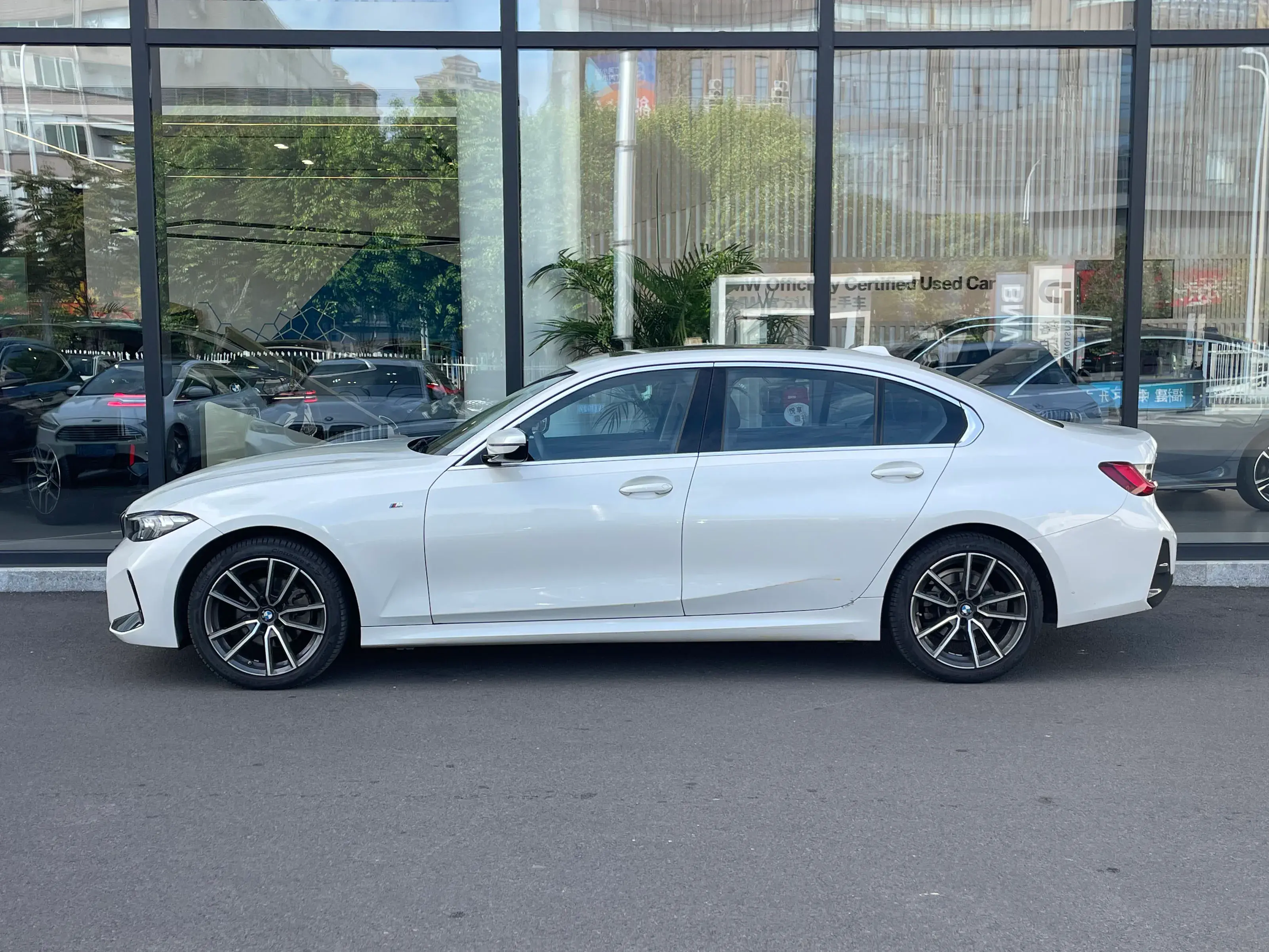 2024 BMW 3 thumbnail 4