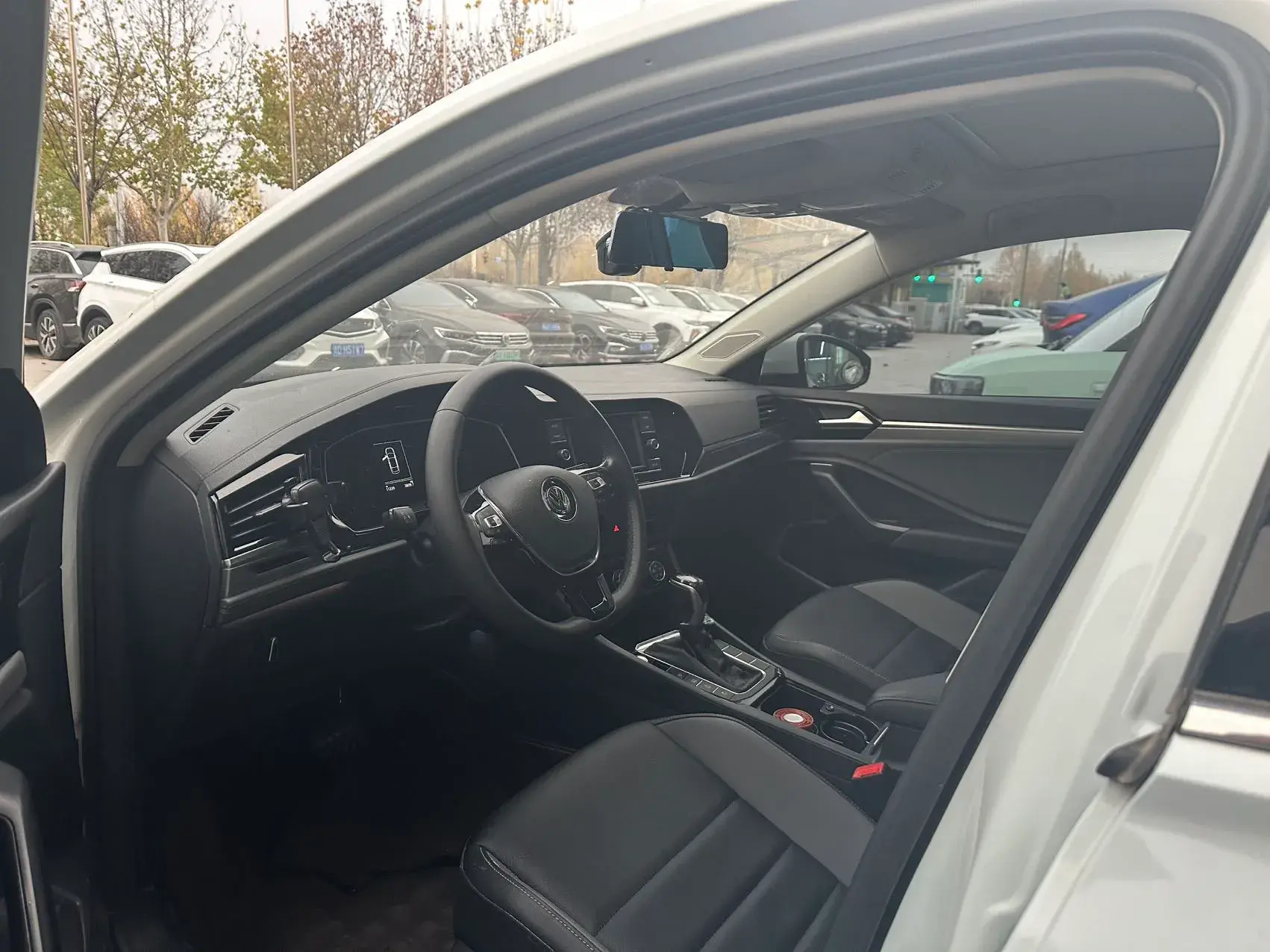 2020 VOLKSWAGEN SAGITAR thumbnail 3