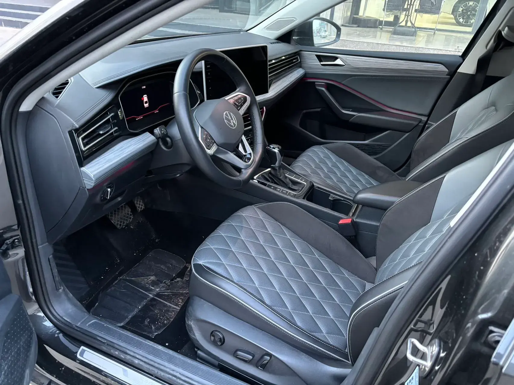 2023 VOLKSWAGEN SAGITAR thumbnail 3