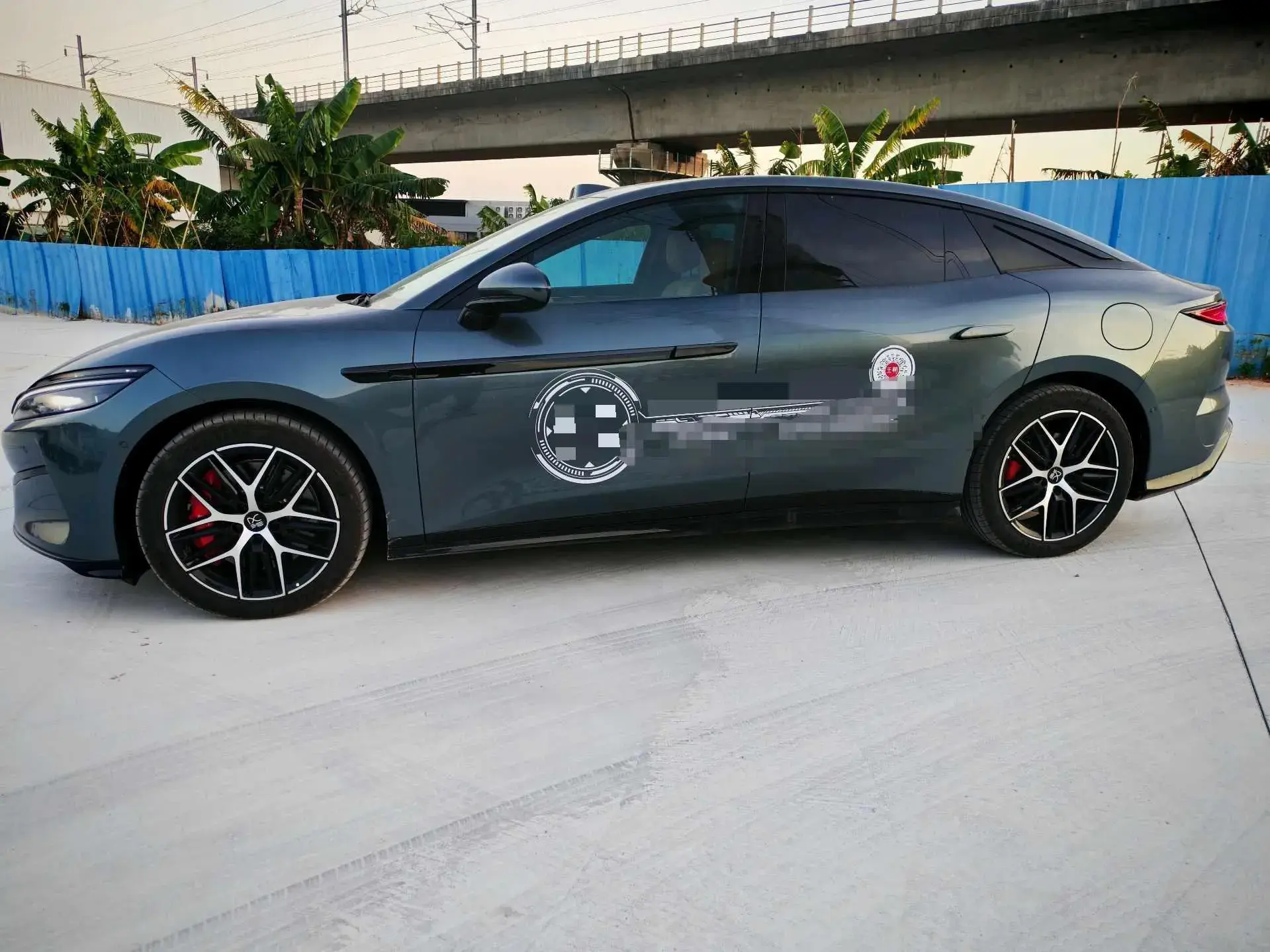 2025 BYD HANL thumbnail 2