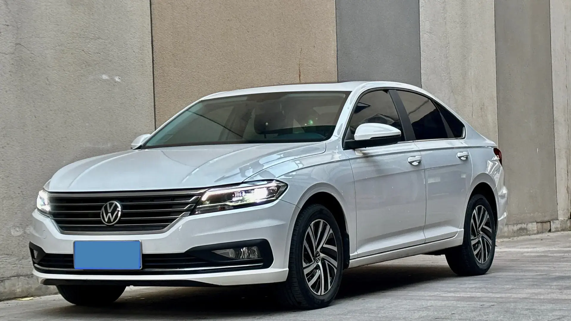 2022 VOLKSWAGEN LAVIDA view 1