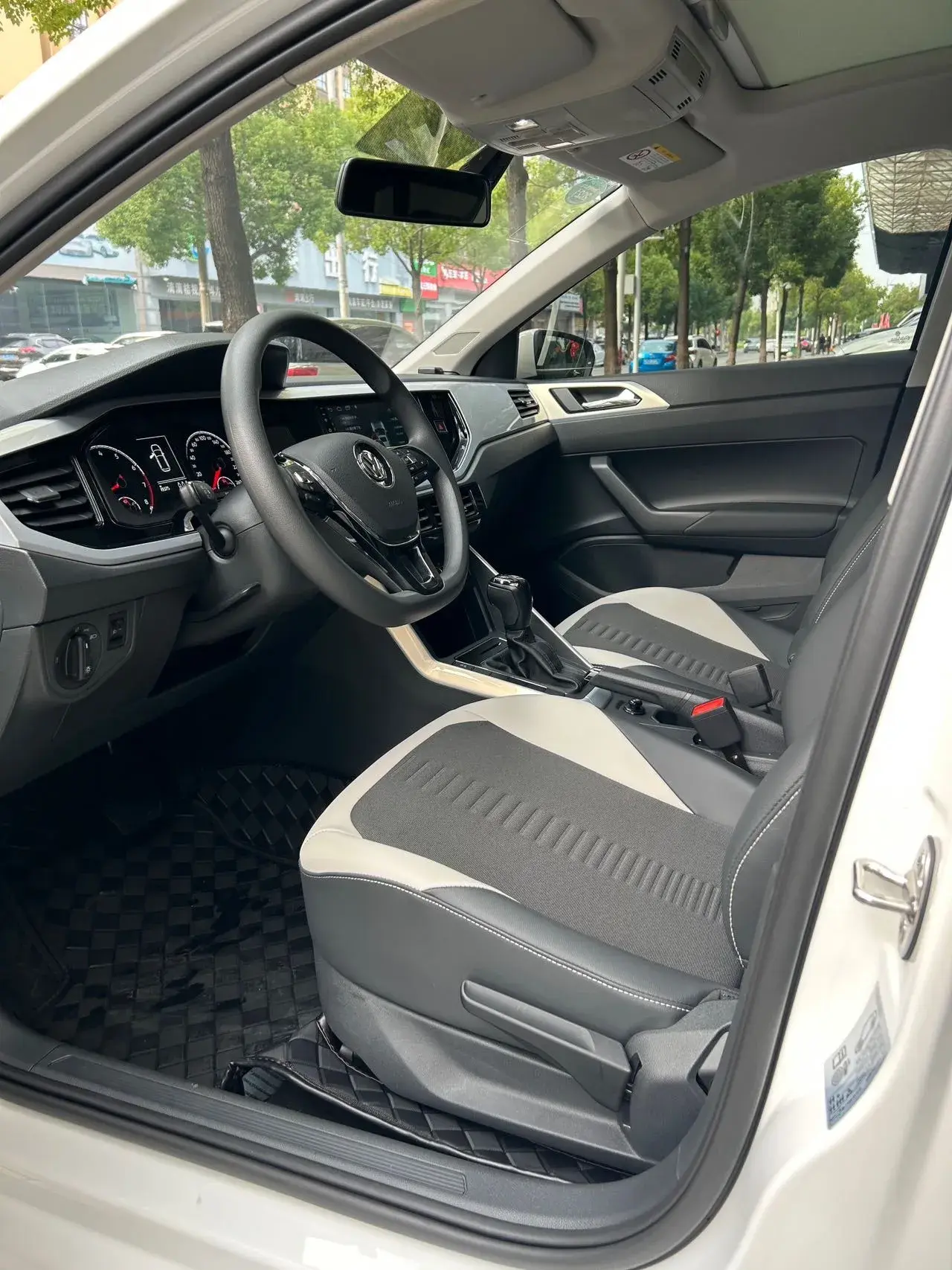 2019 VOLKSWAGEN POLO thumbnail 4